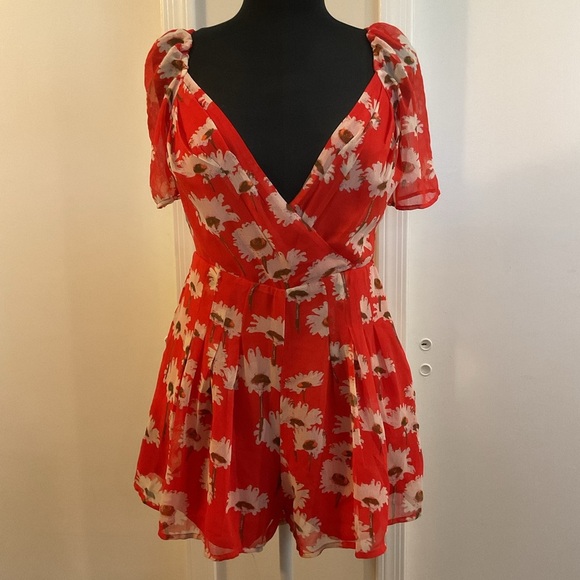 🤎 Urban Outfitters Lula Floral Surplice Romper - Picture 4 of 9